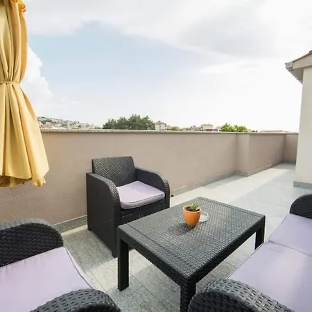 Villa La Famiglia With Private Heated Pool *