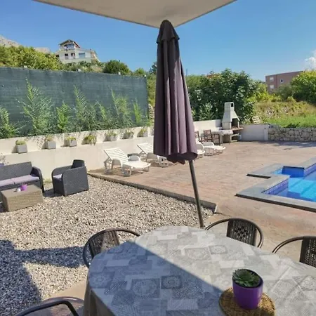 Villa La Famiglia With Private Heated Pool *